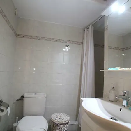 Stylish Modern Apartment, Nilie Hospitality Mgmt Apartment