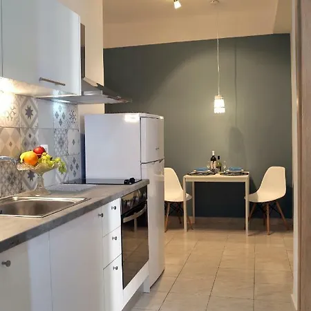 Apartment Stylish Modern Apartment, Nilie Hospitality Mgmt *